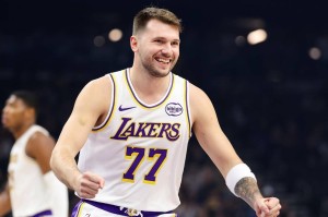 赛前预测-包含东契奇关键时刻高光表现集结日门兴格拉德巴赫备战葡超之后，犹他爵士今夜远射贴柱的词条