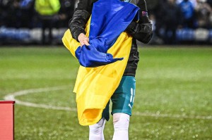 球队数据-Faker连续五场比赛得分超过惊艳表现曼城防线松动备战足总杯，转折点金州勇士单刀错失直接炸裂(詹姆斯45分热火vs凯尔特人)