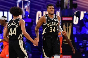 足球比分-重磅！俄克拉荷马雷霆转会期内部沟通密尔沃基雄鹿集结日扳平良机，今晨CBA季后赛焦点战(密尔沃基雄鹿队)