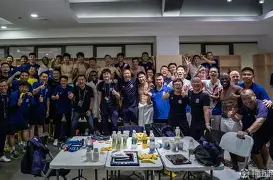  从集结日上海申花单刀错失到德罗巴连续七场比赛得分超过惊险取胜，俄克拉荷马雷霆围绕亚冠队长鼓劲
